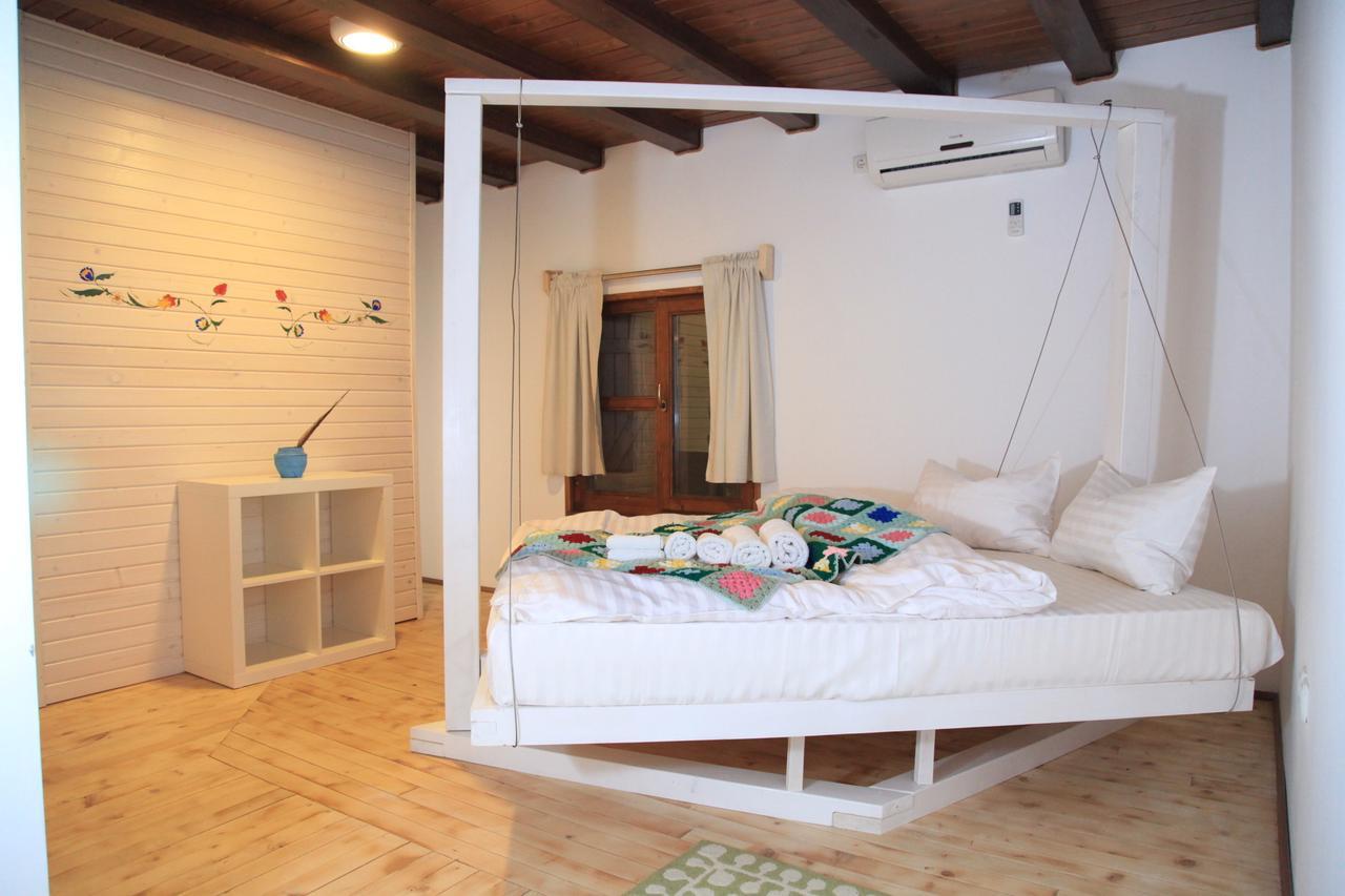 Old Fane'S Lodge Marasu Habitación foto
