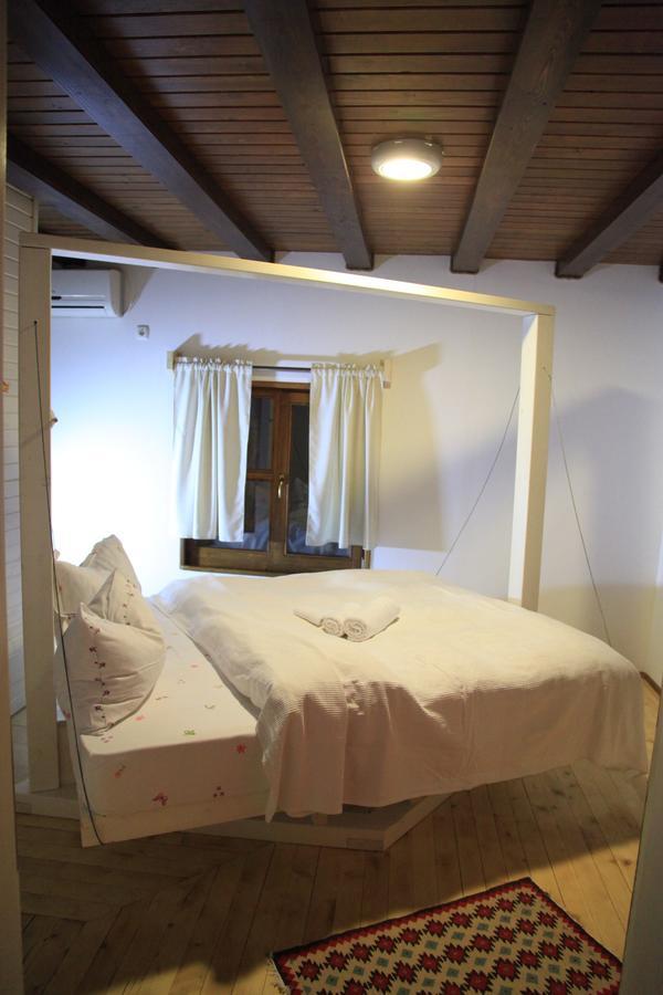 Old Fane'S Lodge Marasu Habitación foto